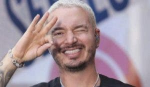 J  Balvin recibe premio y desata una gran polémica