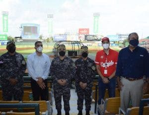 Policía y Lidom acuerdan reforzar prevención en estadios durante fase final de la serie regular