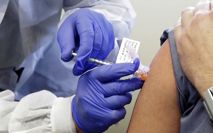 Un condado de Florida pide el aval para prohibir las vacunas de covid-19