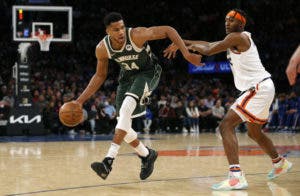 Bucks despachan 112-97 a unos disminuidos Knicks