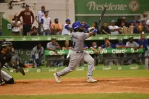 Licey escala el segundo lugar al ganarle a las Estrellas; DeShields decide