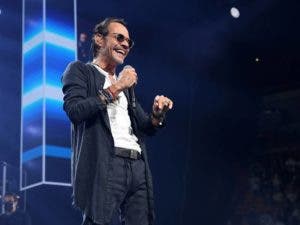 Marc Anthony preocupa a sus seguidores tras movimientos extraños de mandíbula