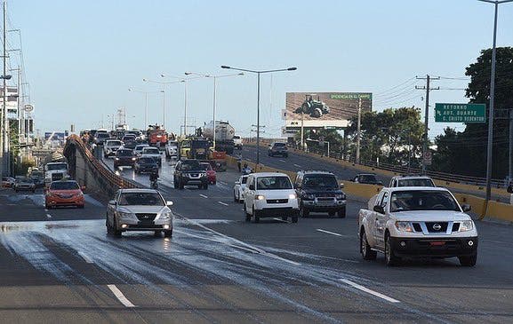 Obras Públicas soluciona socavón del KM 12 Autopista Duarte
