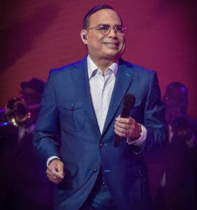 Gilberto Santa Rosa regresa a Santo Domingo con gira «Camínalo»