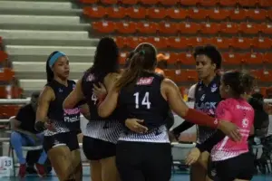 Cristo Rey finaliza invicta con 9-0 serie regular de la Liga de Voleibol