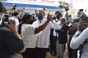 A ritmo de merengue inauguran primera fase Duarte con París