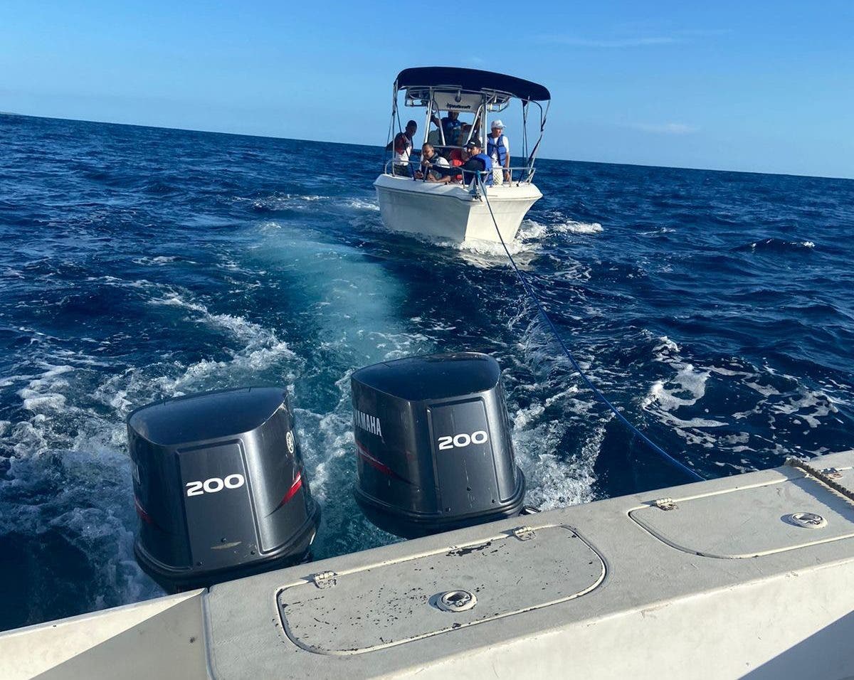 Armada rescata alcalde de Haina de embarcación quedó a la deriva