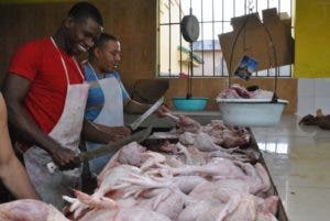 Autoridades agropecuarias garantizan abundancia de pollo en Navidad y Año Nuevo