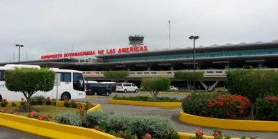 Cancelan dos vuelos en Aeropuerto las Américas  por los efectos del huracán Beryl