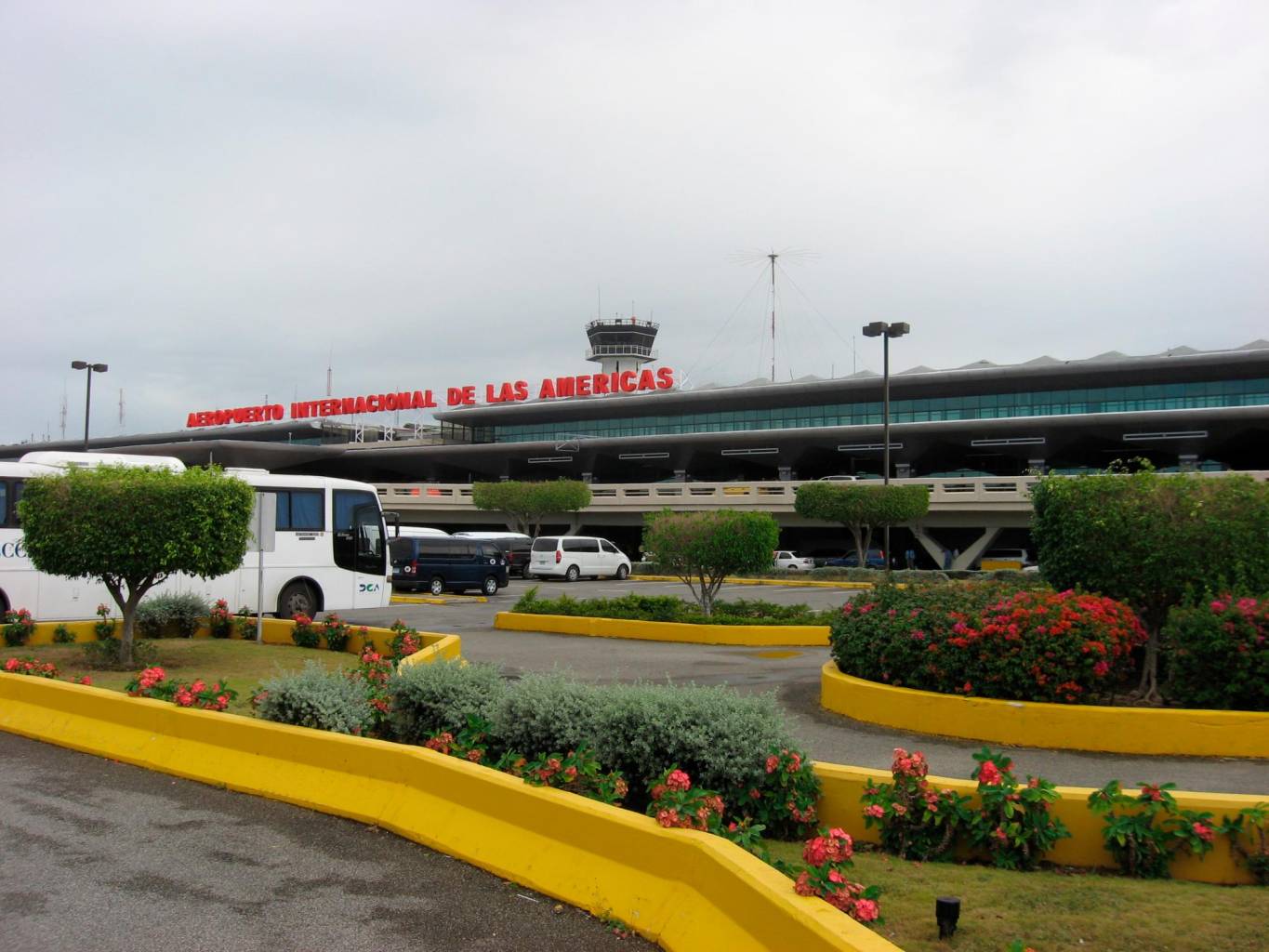 IDAC emplaza a propietarios de tres aeronaves estacionadas en el AILA