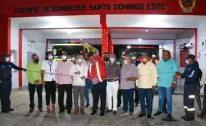 Alcalde Manuel Jiménez entrega remozada estación de bomberos en Los Mina