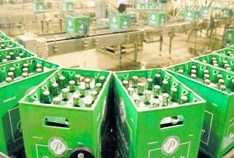 Las botellas de cerveza pueden escasear en navidades en el país