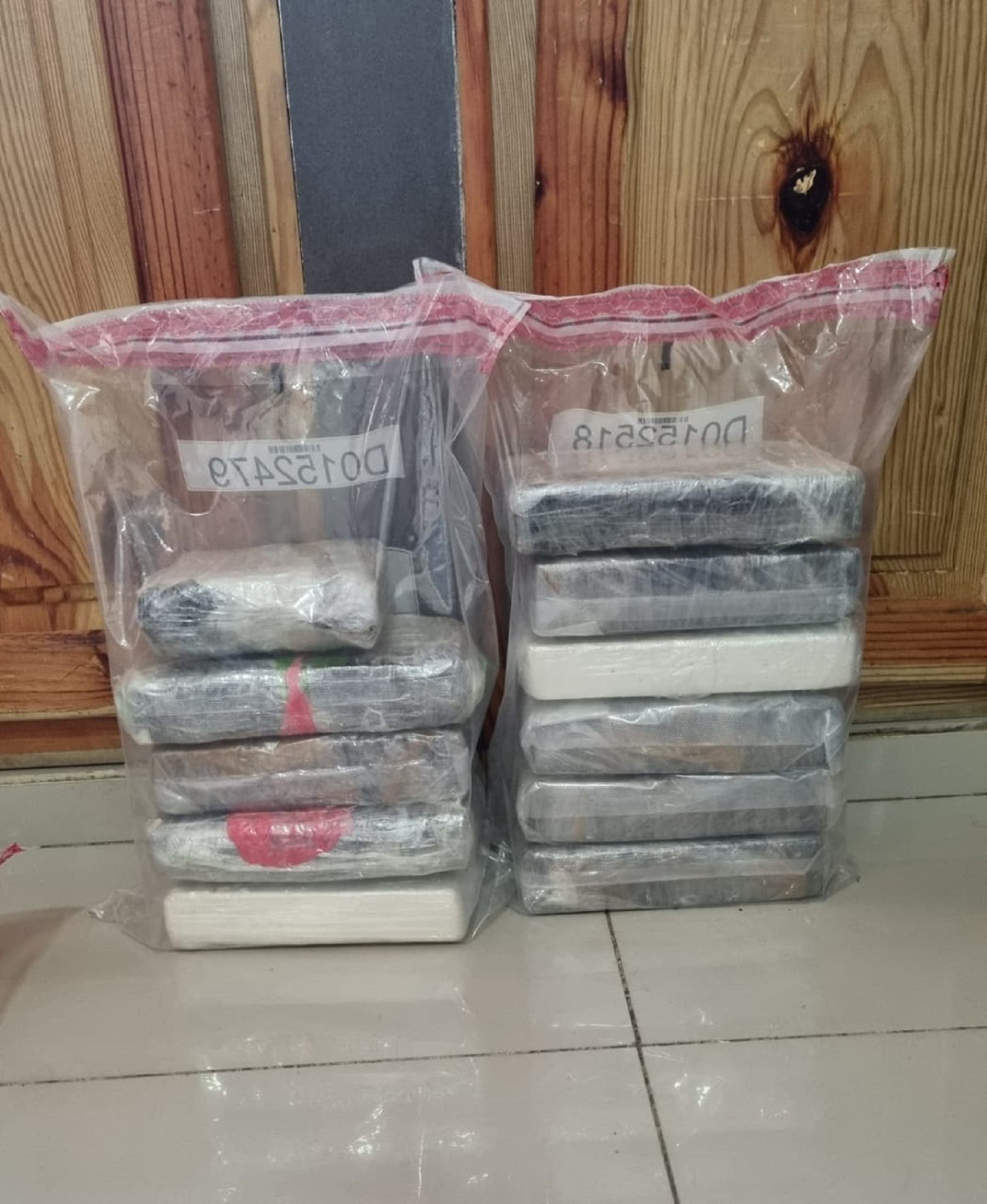 Ocupan 11 paquetes de cocaína y más de 4 mil pastillas de éxtasis en El Seibo