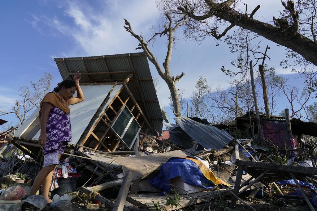 Víctimas del tifón Rai supera los 200 en Filipinas
