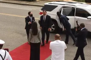 Presidente Abinader recibe en el Palacio Nacional al gobernador de Puerto Rico