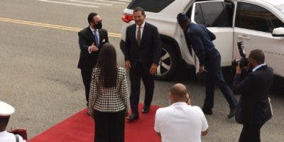 El gobernador de Puerto Rico está en Santo Domingo para asistir a Cumbre