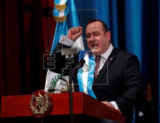 Presidente de Guatemala niega vínculos con corrupción en República Dominicana