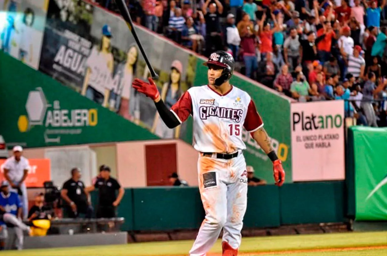 Jonrón de José Sirí decide victoria de los Gigantes sobre el Licey