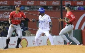 Leones se remenean en el noveno para ganarle al Licey; empatan en cuarto