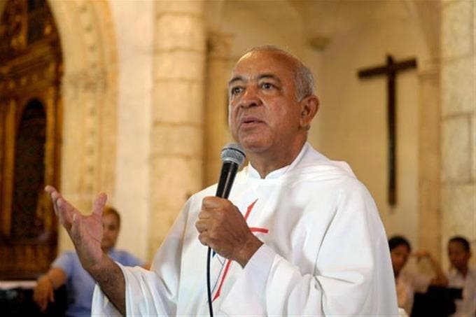 Personalidades lamentan partida del Padre Luis Rosario