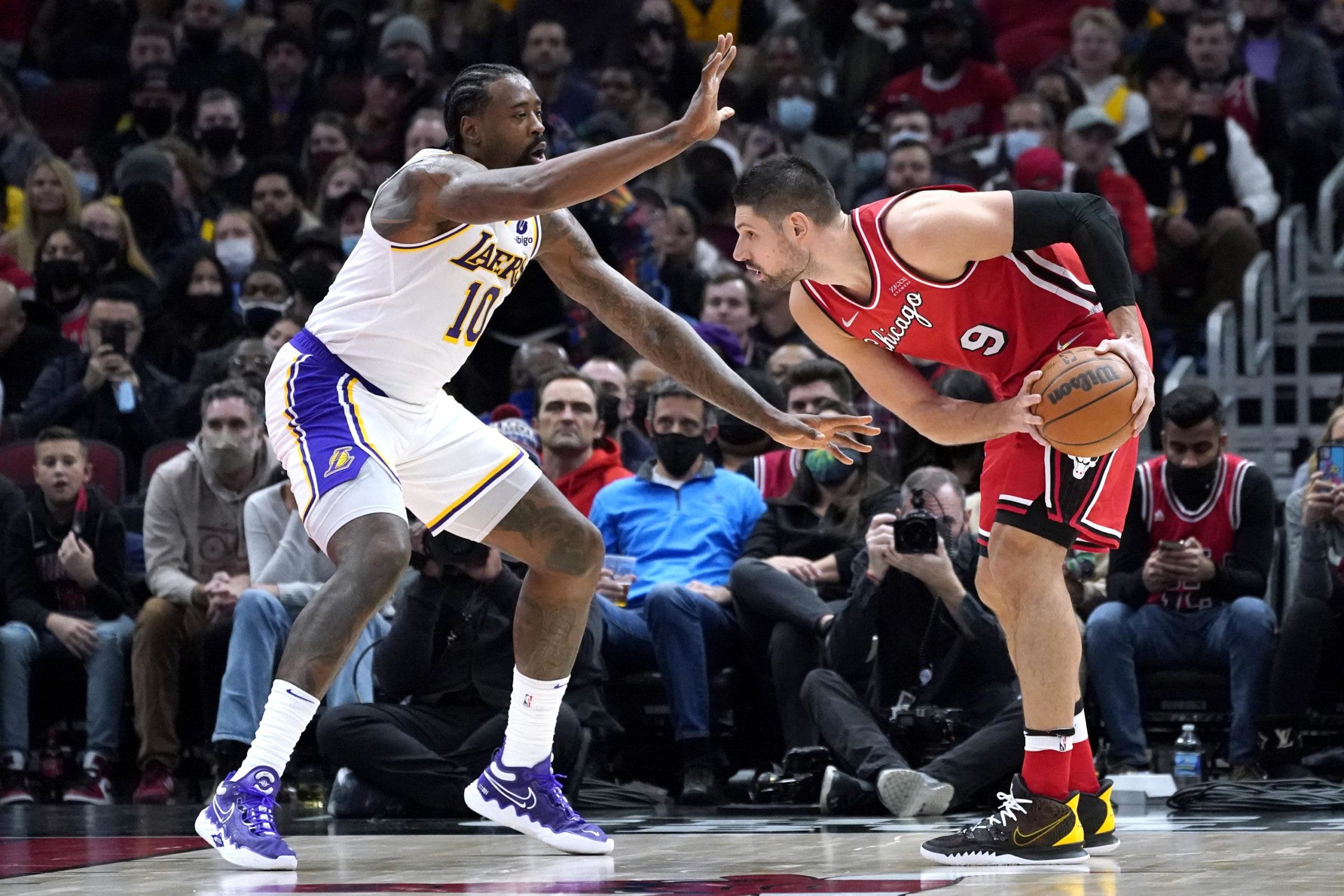 DeRozan regresa a alineación de Bulls en triunfo ante Lakers