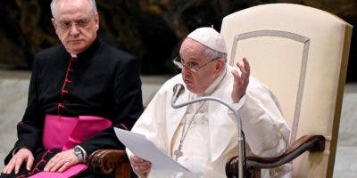 El papa Francisco insta a aligerar los trámites para la adopción