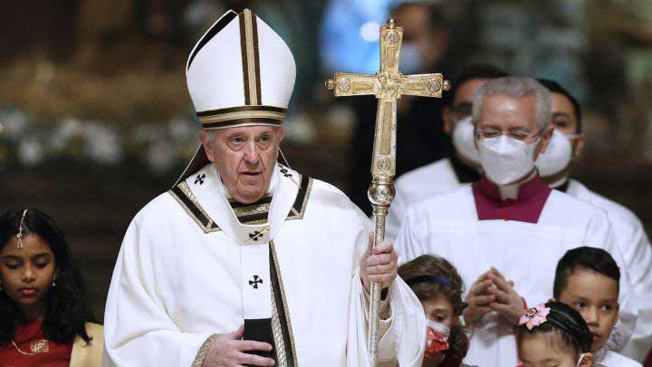El papa Francisco aconseja a no aislarse con el teléfono móvil