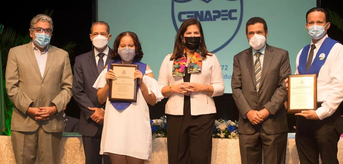 Cenapec celebra graduación a 1074 bachilleres