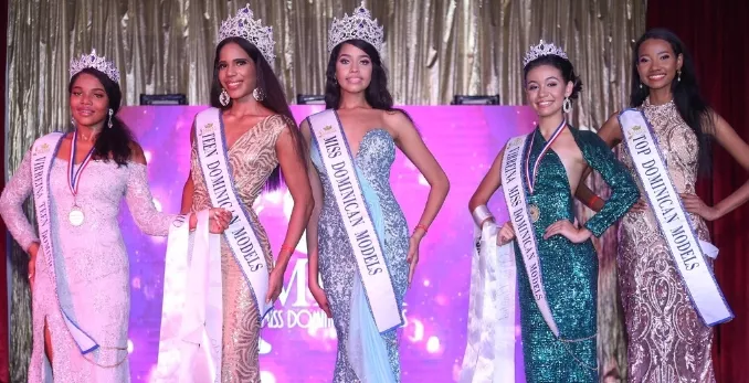 Las ganadores del concurso en diversas categorías.