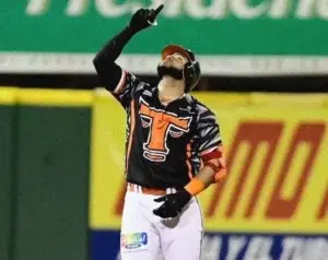 Toros se sacuden y blanquean a las Estrellas 4-0