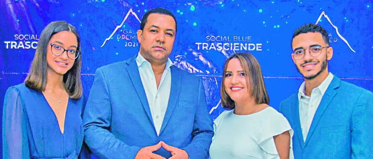 Emely, Edward, Wendy y Eduardo Saldaña.