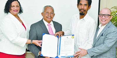 Onapi entrega patente de invención a universidad