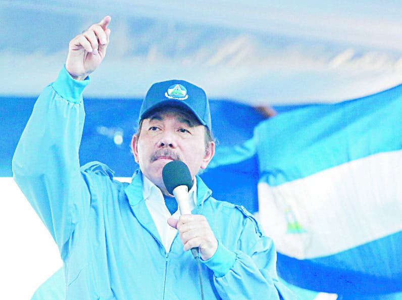 Daniel Ortega inicia mandato  y  jura  en Nicaragua
