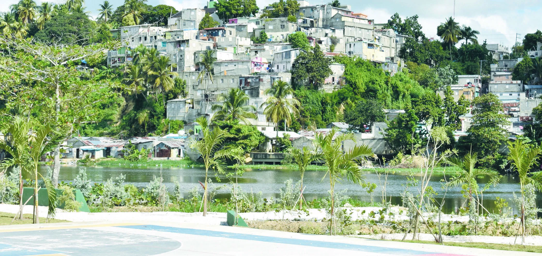 Paseo del Río, un mirador de la  pobreza que bordea el Ozama