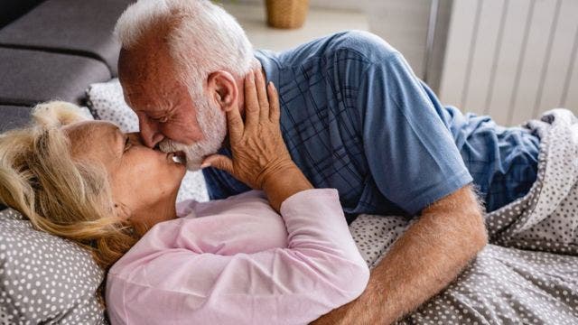 ¿Se acaba realmente el deseo sexual al envejecer?