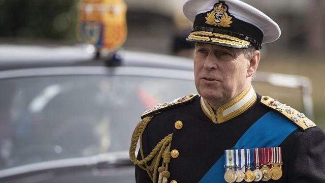 El príncipe Andrés deja las redes sociales tras perder sus honores militare