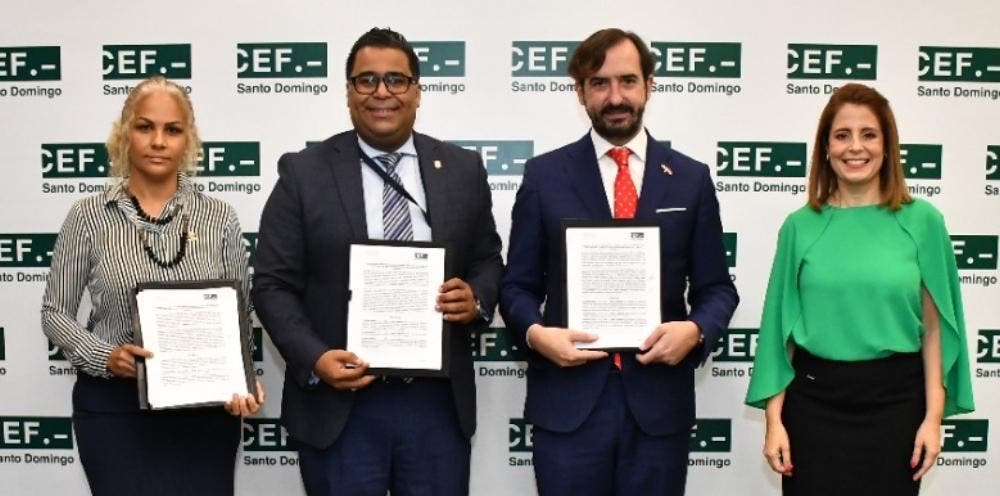 CEF.- Santo Domingo celebra convenios con autoridades políticas