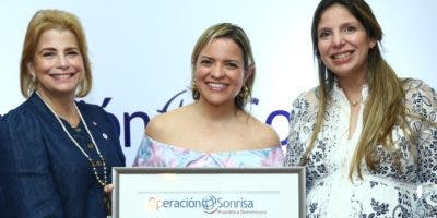 Empresas ofrecen cena a voluntarios  Operación Sonrisa