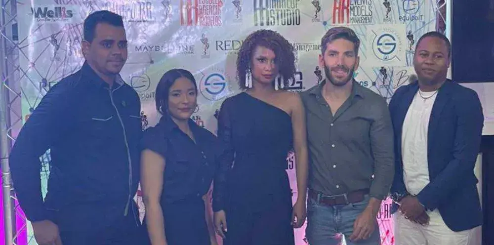 AR Escuela y Agencia de Modelos realiza una gala de moda