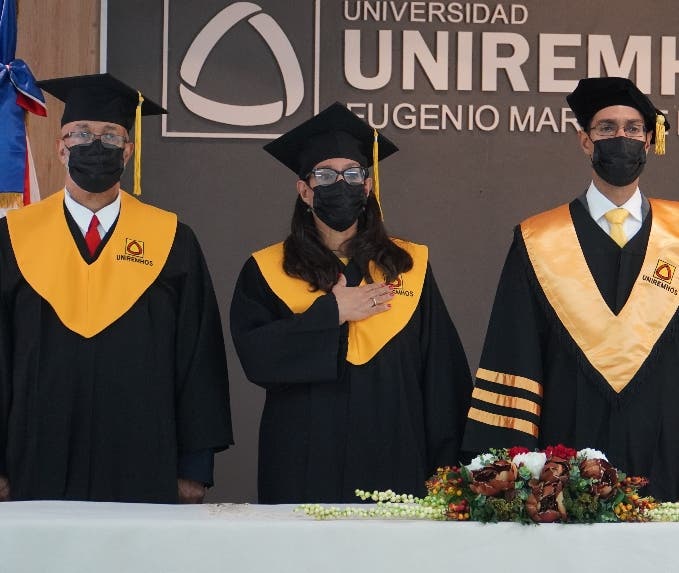 Uniremhos realiza su 53 graduación ordinaria