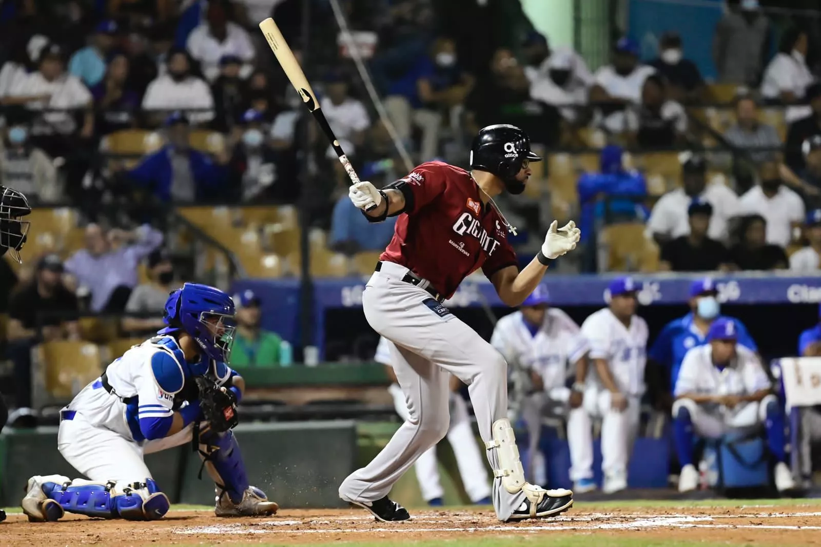 Alberto, Urrutia y buen picheo guían la victoria de Gigantes frente al Licey