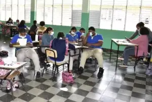 Los estudiantes y maestros retornan a  presencialidad