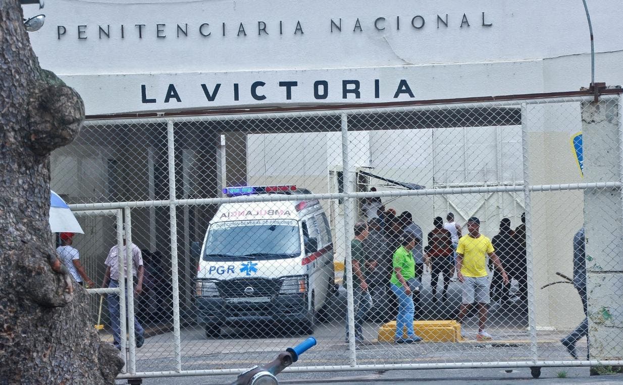 Diputados visitan la Cárcel de La Victoria