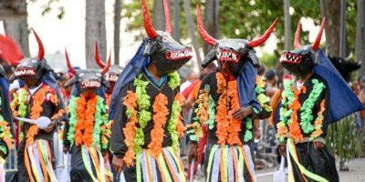 Abinader instituye los Premios Anuales del Carnaval Dominicano