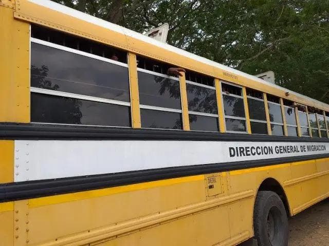 Autoridades deportan a 6 menores haitianos en La Vega cuando iban al colegio