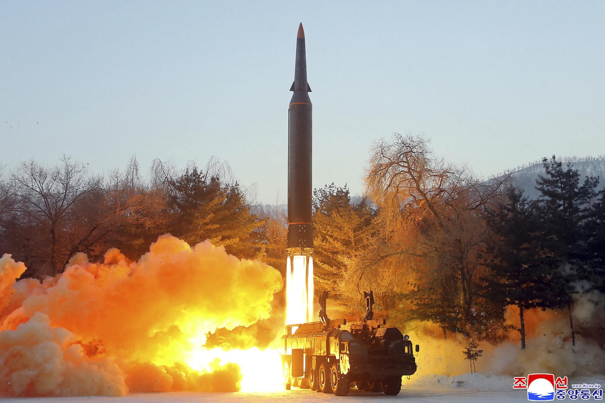 Corea del Norte lanza 2 supuestos misiles en su 6ta prueba de 2022