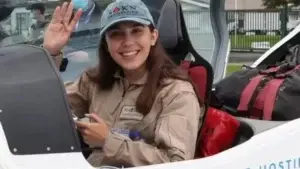 La piloto de 19 años que se convirtió en la mujer más joven en completar sola la vuelta al mundo