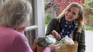 Por qué las personas excesivamente bondadosas a veces resultan molestas