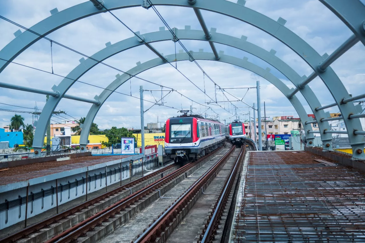 Opret informa suspensión de servicio en el tramo elevado del Metro por ampliación