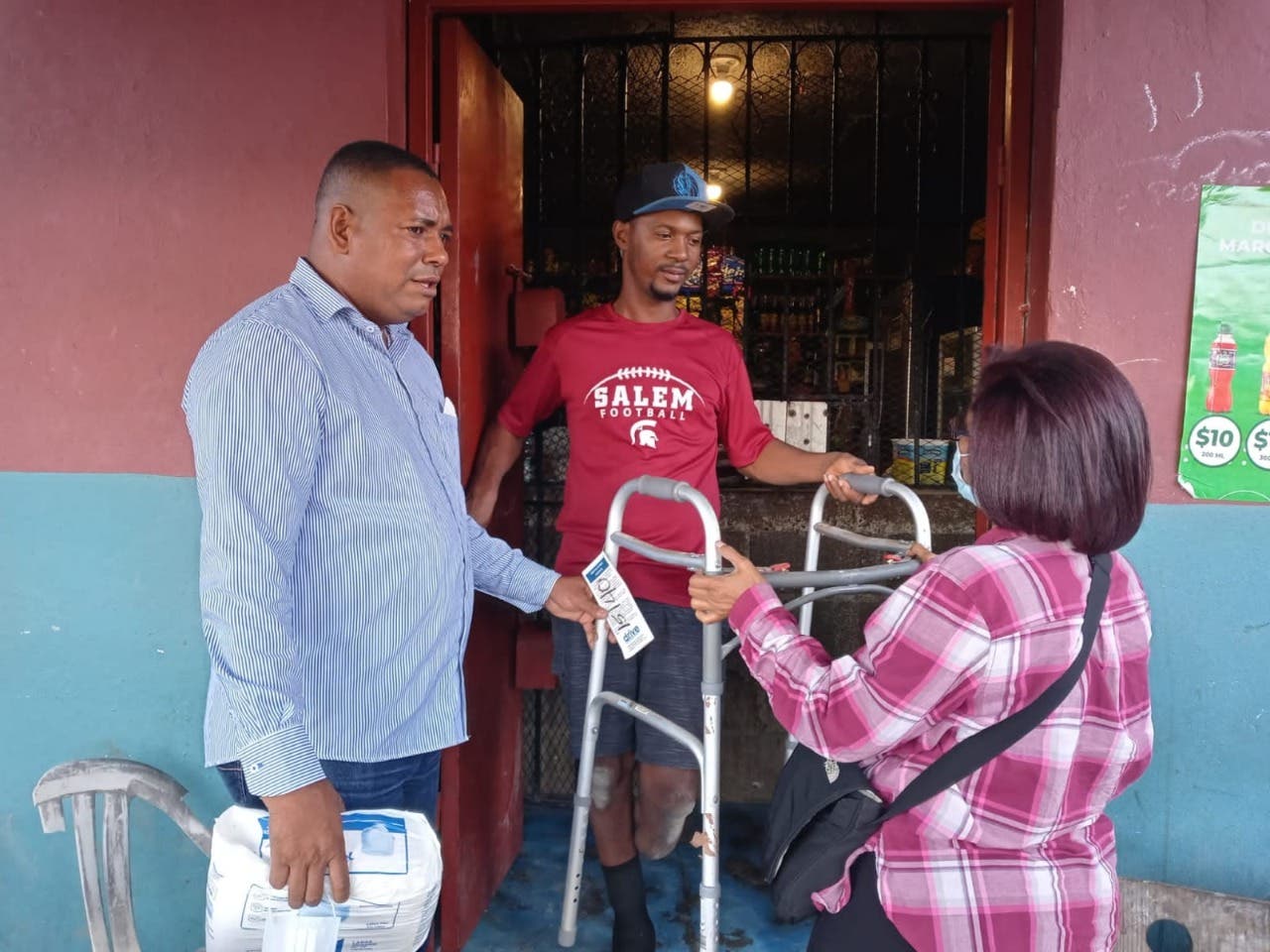 Fundecosan y misionera Julia Barrios donan pañales y andadores en SC